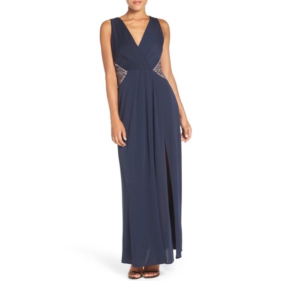 BCBGMaxAzria Dresses & Skirts - BCBG MAXAZRIA HASANI EMBROIDERED DRESS